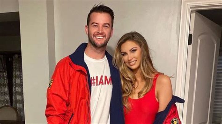 Who is AJ Crimson girlfriend?