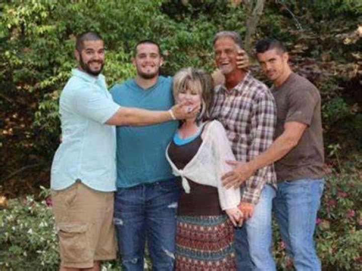 Who is Derek Carr’s father Rodger Carr? Bio, age, family