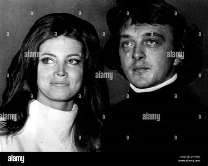 Who is Gayle Hunnicutt first husband David Hemmings?