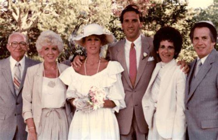Who is Howard Schultz father Fred Schultz? Bio, age, family, net worth