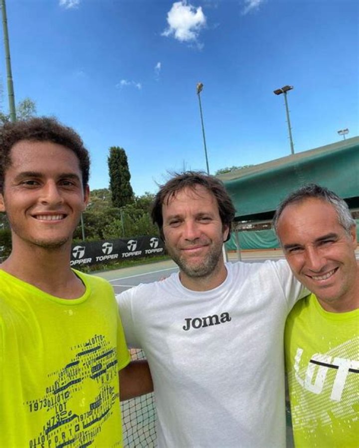Who is Juan Pablo Varillas coach Diego Junqueira?