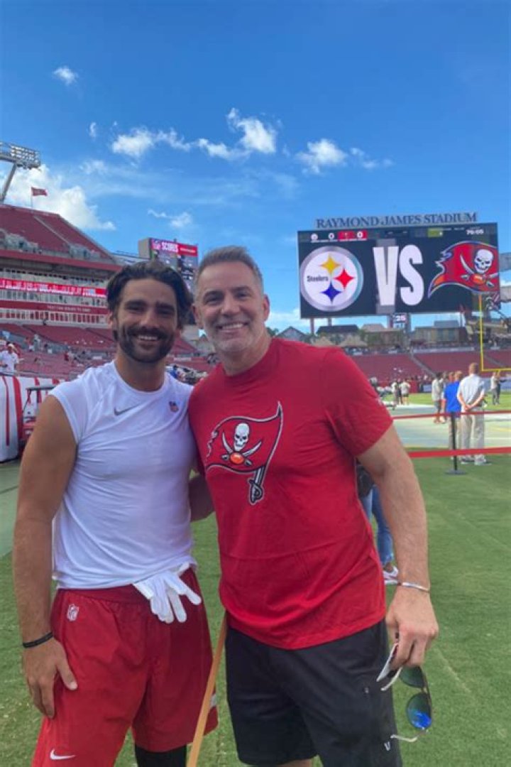 Who is Kurt Warner’s son Elijah Storm Warner? Wikipedia, age, height, mom, Temple, team, stats, IG