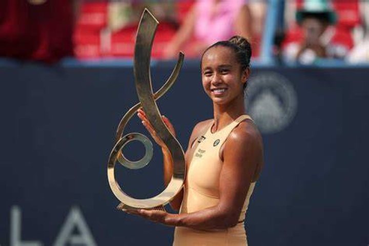 Who is Leylah Fernandez mother?