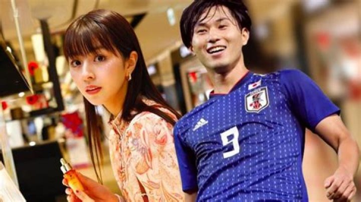 Who is Takumi Minamino girlfriend?