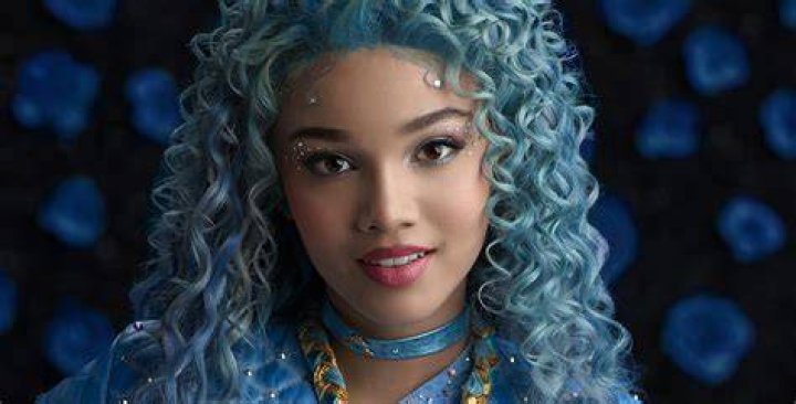 Who is the blue haired girl in Descendants 3? – Celebrity