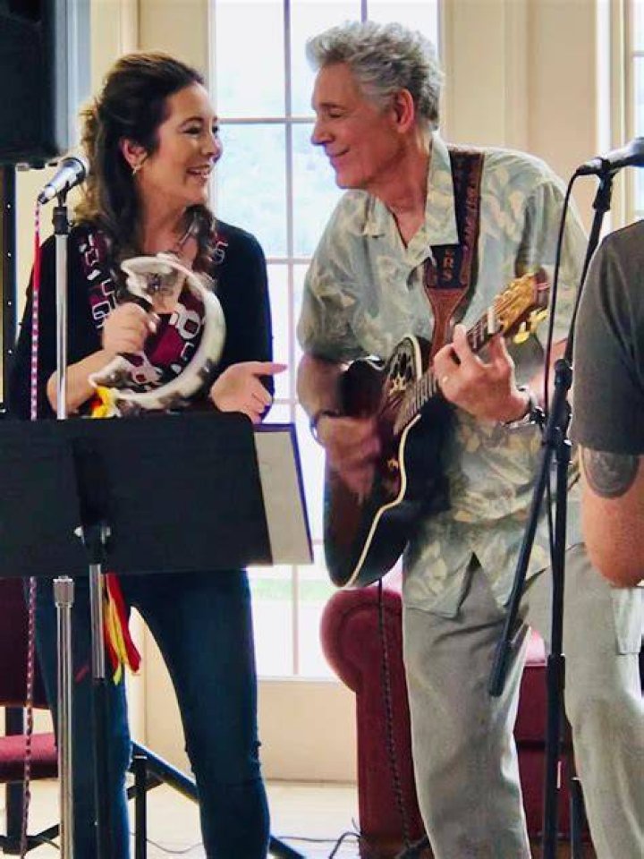 Who is Tina Mahina, Barry Williams' 3rd wife? Bio, age, children, occupation, net worth