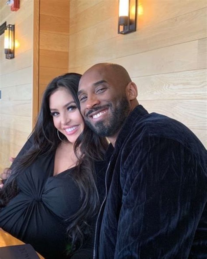 Who is Vanessa Bryant in a relationship with?