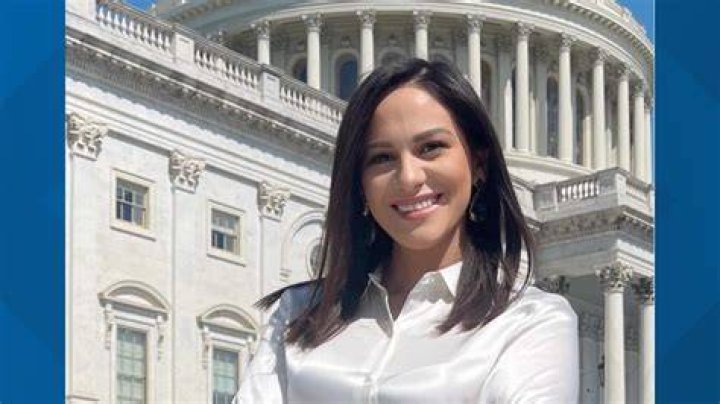 Who is Vicente Gonzalez wife Lorena Saenz? Wiki, age, nationality, children, job, Instagram