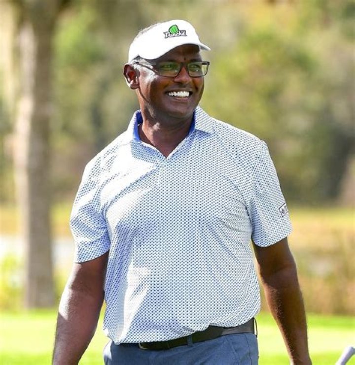 Who is Vijay Singh coach?