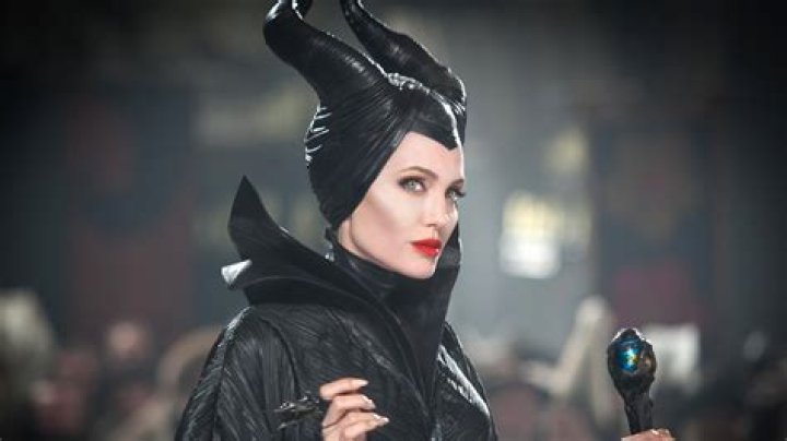 Who plays Maleficent in Enchanted? – Celebrity