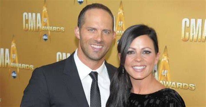 Why are Jay Barker and Sara Evans separated?
