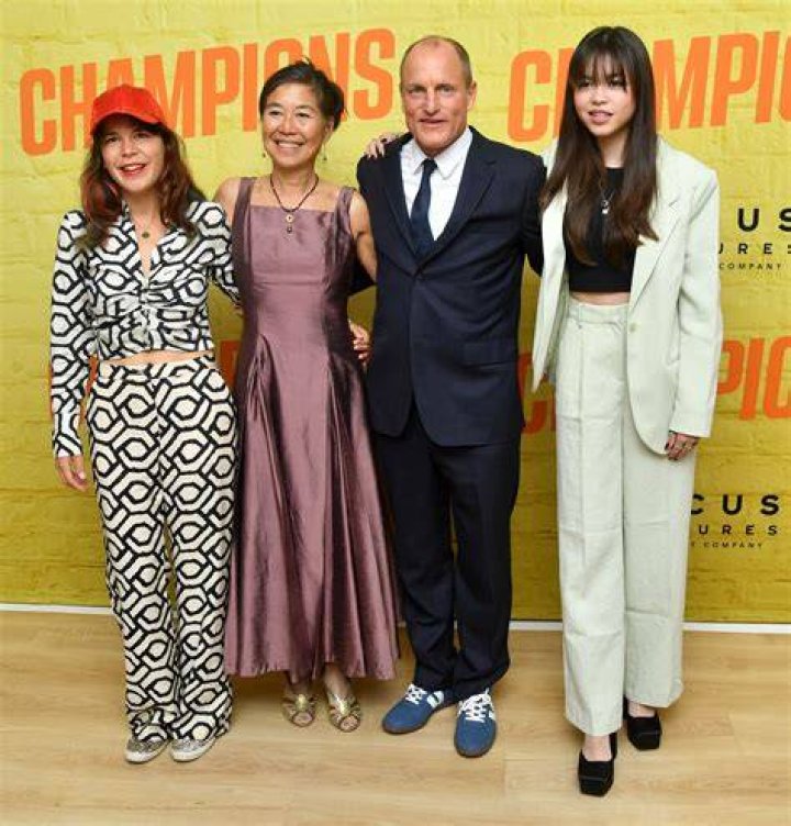 Woody Harrelson Biography - Facts, Childhood, Family Life & Achievements