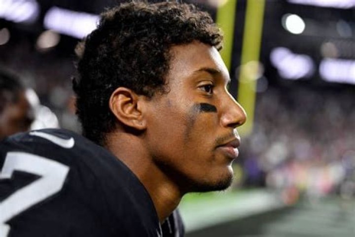 Zay Jones age, height, ethnicity, family, college, 40 time, draft, trade, net worth, Instagram