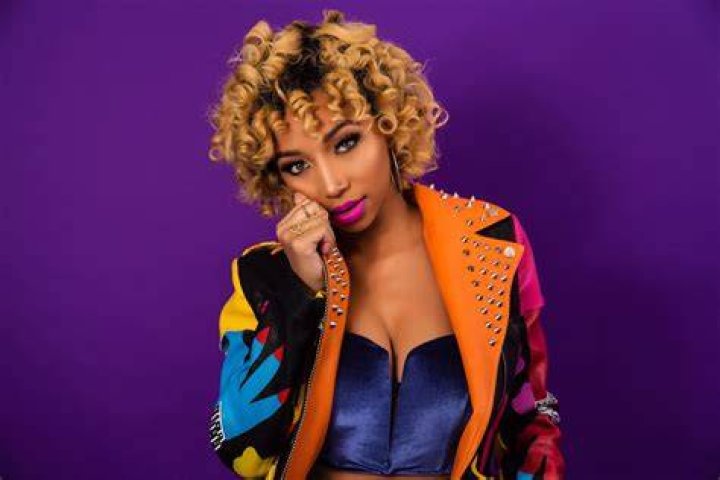 Zonnique Pullins’ Fans Ask Her To Make A Live Video And Show Them Her Belly To Prove She’s Not Pregnant